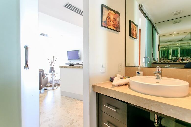 Aparthotel Luxury Condos At Magia