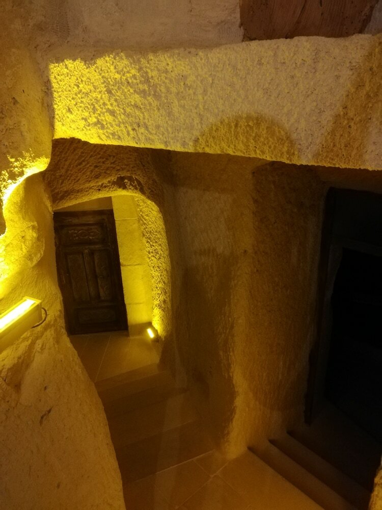 Cronos Cappadocia Cave Hotel