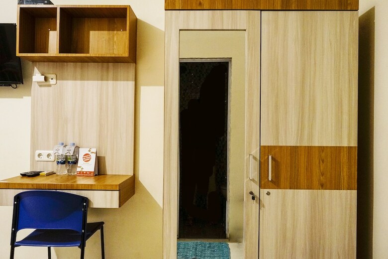 Hostal Oyo 1076 Dmc Homestay
