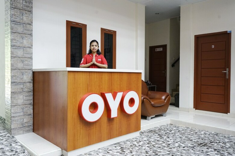 Hostal Oyo 1076 Dmc Homestay