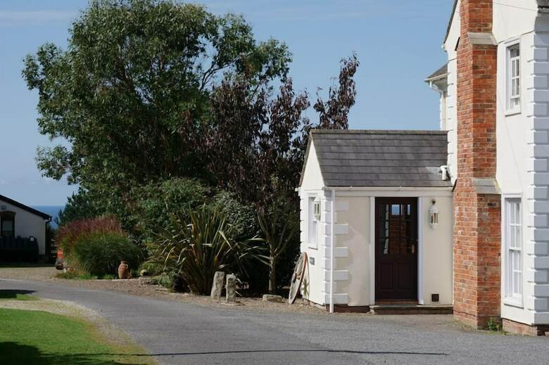 Kennacott Court