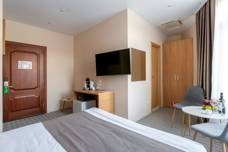 Kinney Sea View Hotel