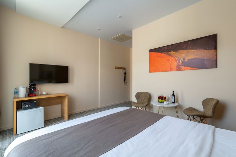 Kinney Sea View Hotel