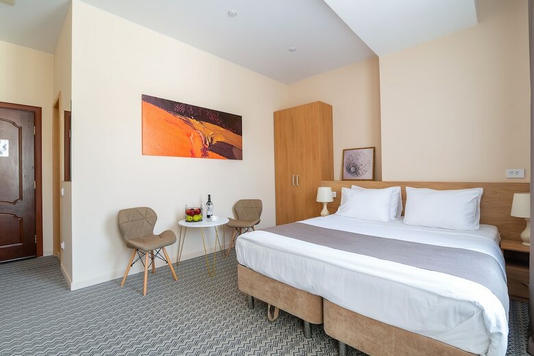 Kinney Sea View Hotel
