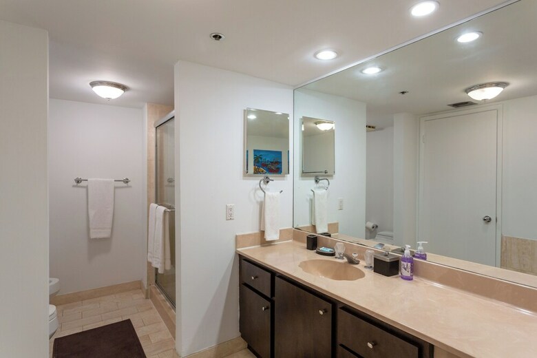 3 Bedroom Condo With Stunning Balcony View
