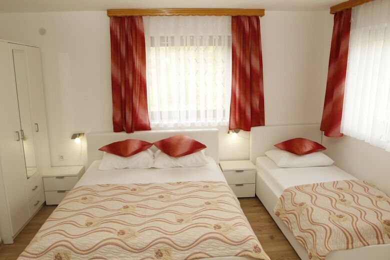 Hotel Apartments And Rooms Krizmanic