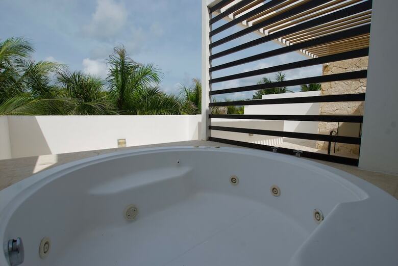 Casa Coral - Luxury Condos