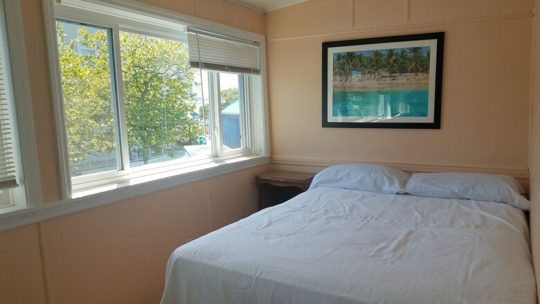 Atlantic Breeze Motel & Apartments