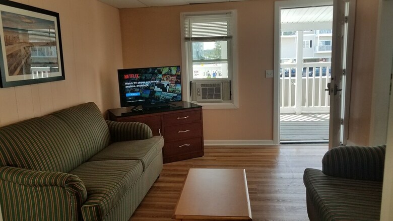 Atlantic Breeze Motel & Apartments