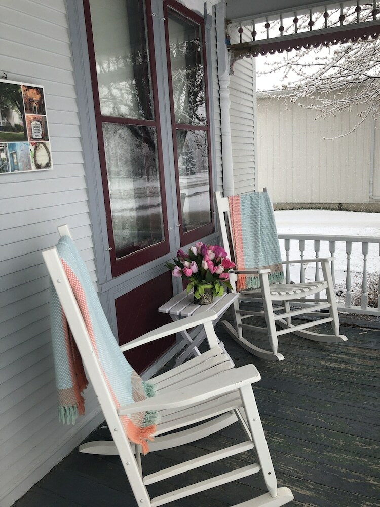 Taylor Made Bed And Breakfast