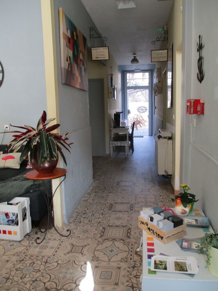 Hotel H�tel La Tour Des F�es