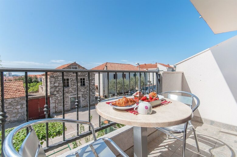 Apartment And Rooms Mirjana