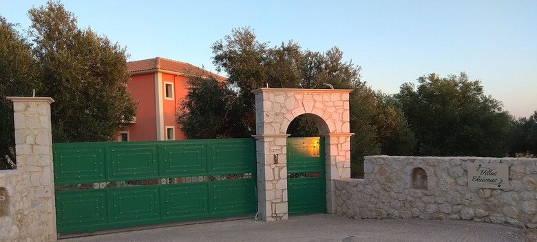 Villa Elaionas 1