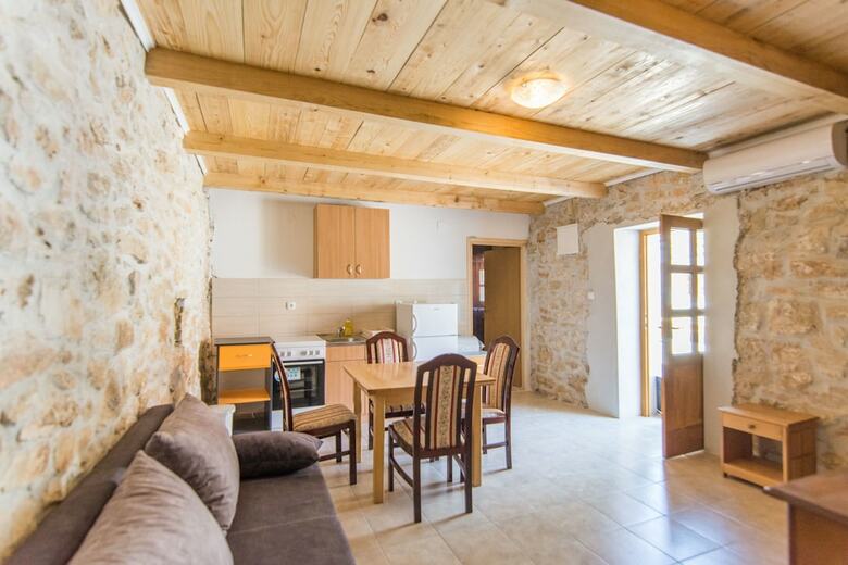 House Mirta 2