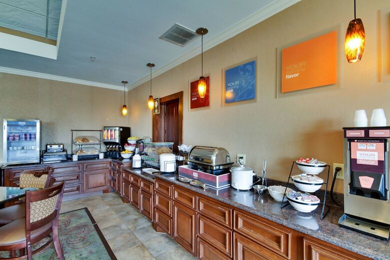 Hotel Comfort Inn & Suites