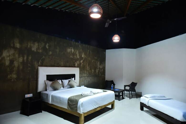Hotel Hoysala Resort