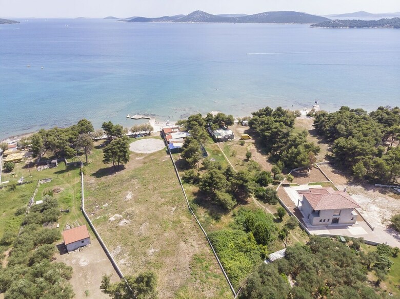 Apartments And Rooms On The Beach