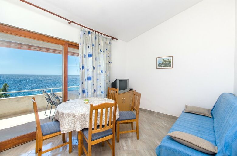 Apartments Jakov