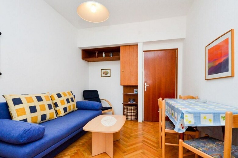 Apartment And Rooms Biserka
