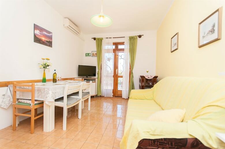 Apartments Ivica