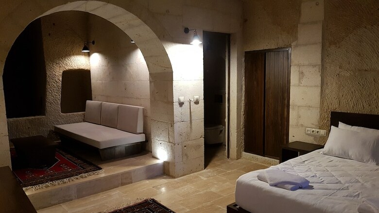 Hotel Tafana Cave & Stone Lodge