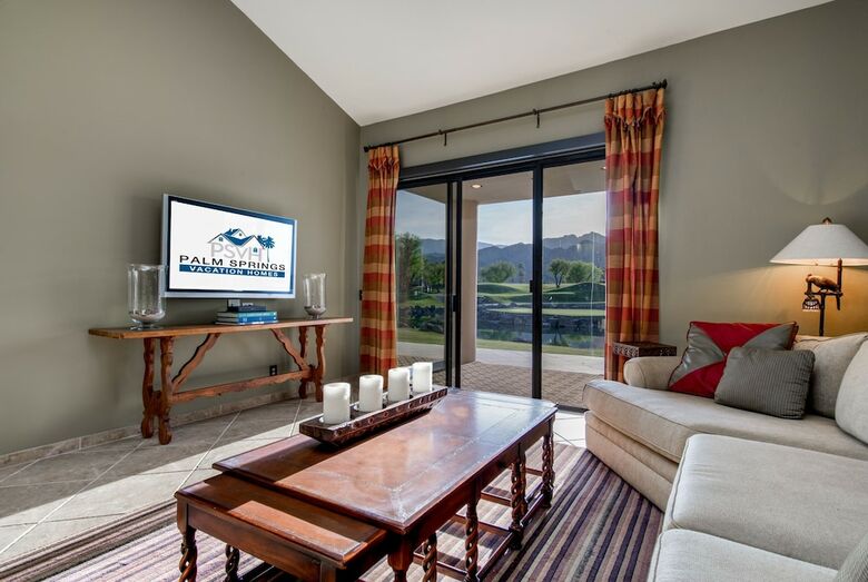 Alcatraz Pga West Stadium Three-bedroom Condo