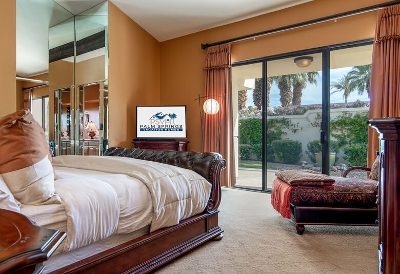 Alcatraz Pga West Stadium Three-bedroom Condo