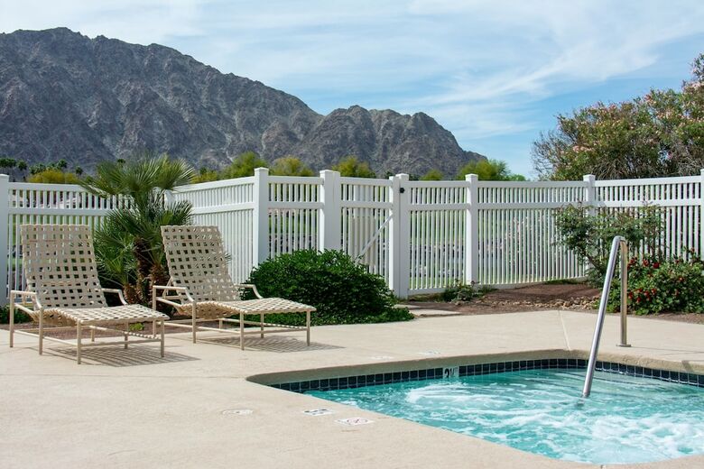 Alcatraz Pga West Stadium Three-bedroom Condo