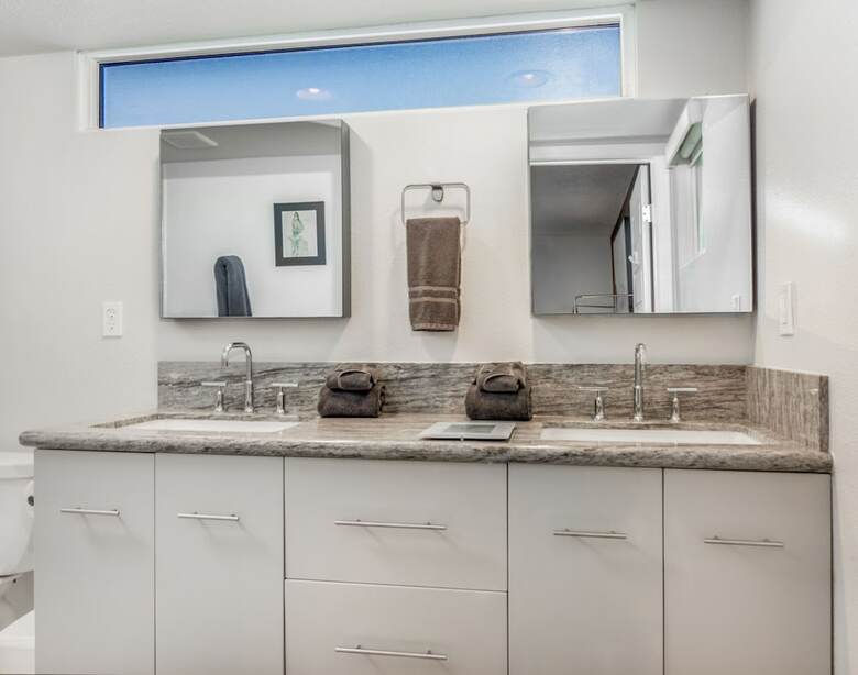 Ps Modern Pool Jewel Three Bedroom House