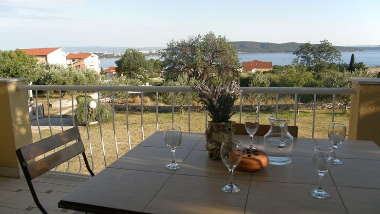 Apartments Mladen