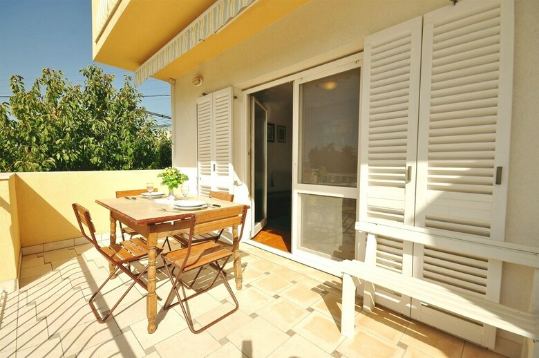 Apartments Mladen