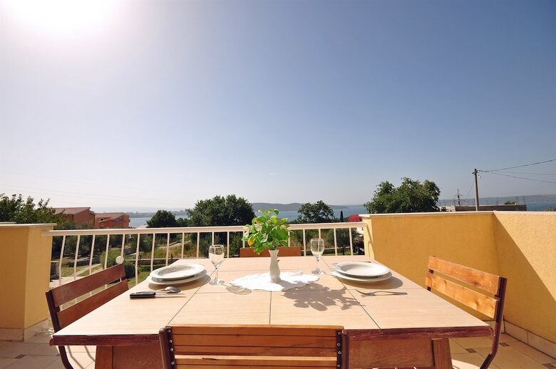 Apartments Mladen