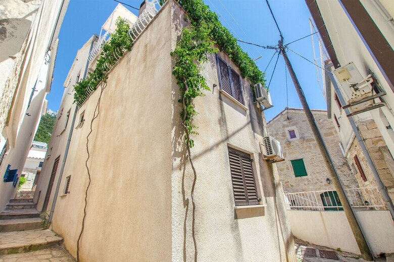 Apartamentos House Perku?i?