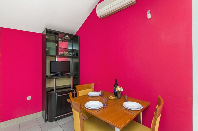 Apartamentos House Perku?i?