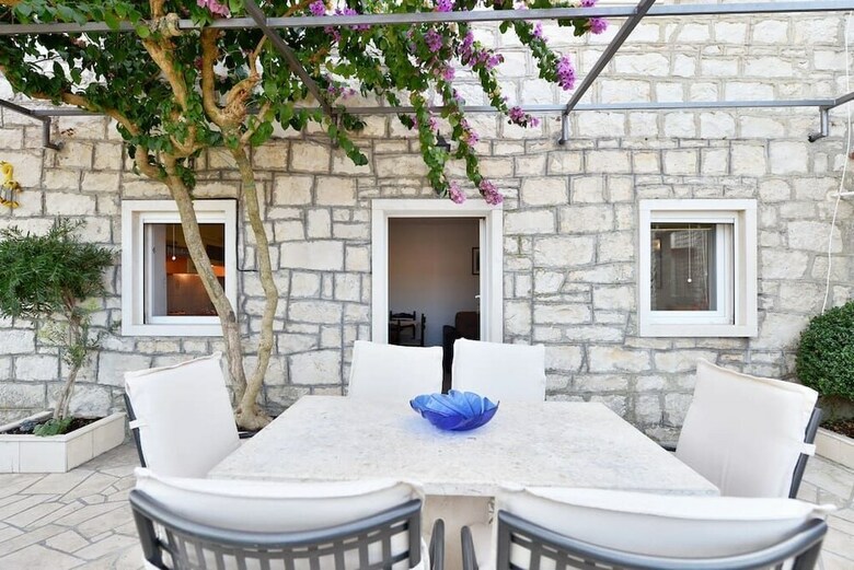 House Tihana