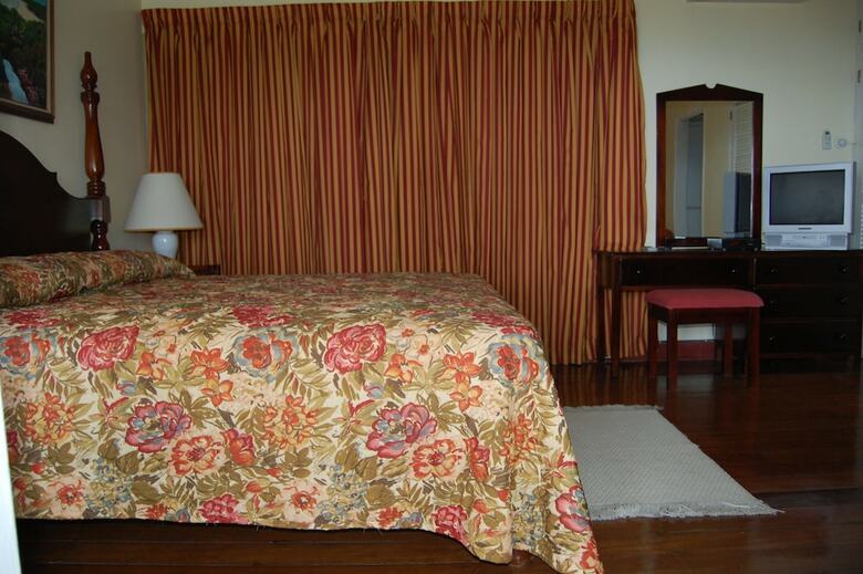 Posada Inn At Shaw Park Gardens & Waterfalls