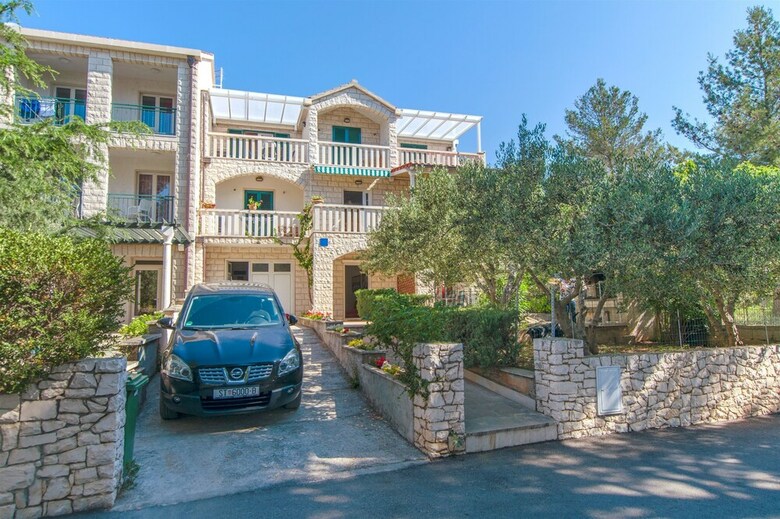 Apartments And Room Jelka