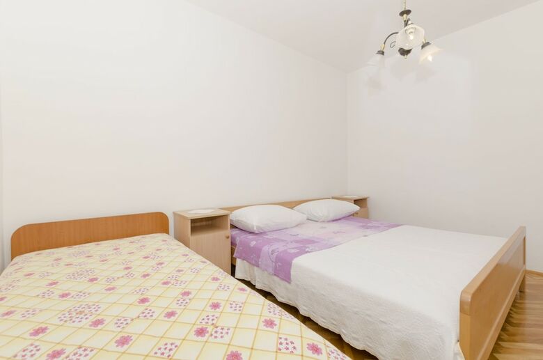 Apartments Cari?