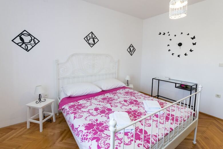 Apartments ?mika