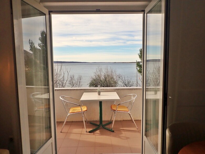 Apartments Sidro-by The Sea