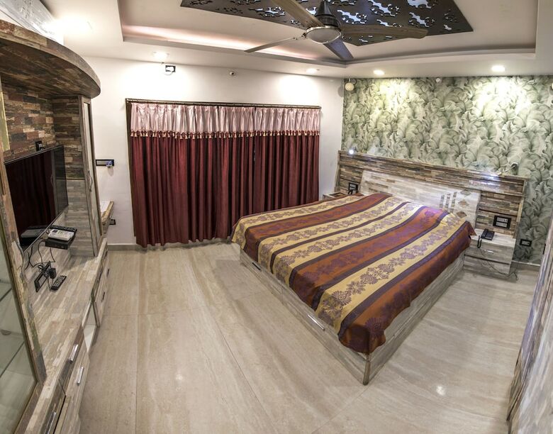 Hotel Pachmarhi Guest House