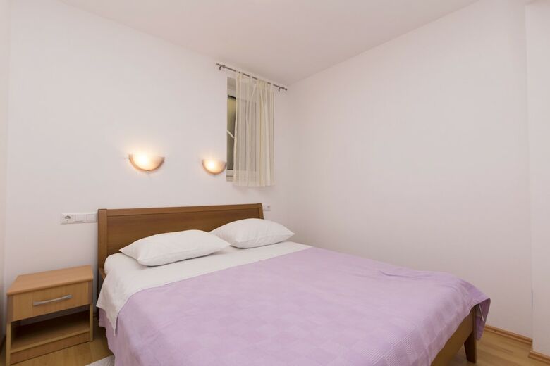 Apartments Mira