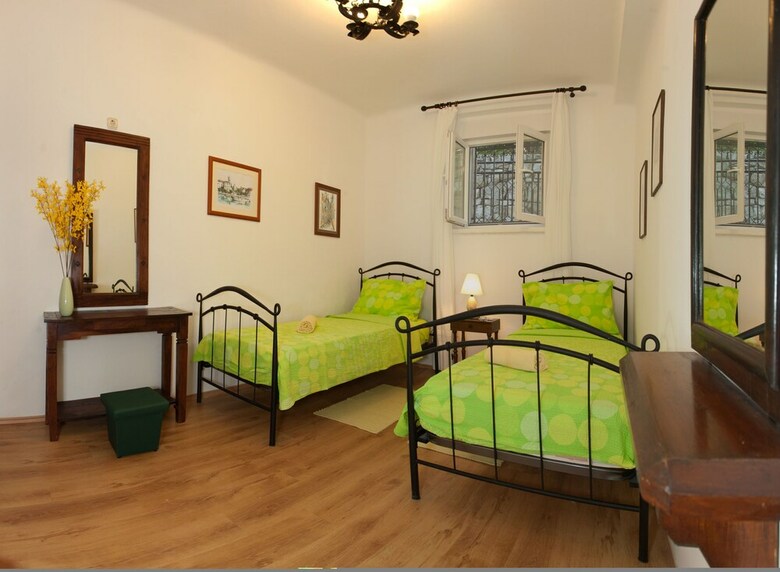 Apartments Zdravko