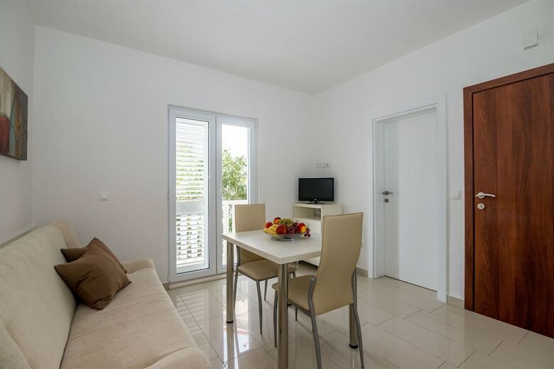 Apartments And Room Maestral