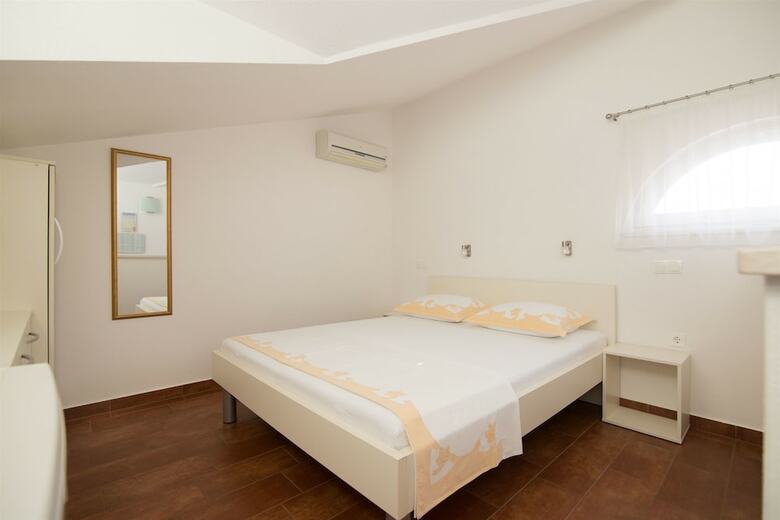 Apartments And Room Maestral