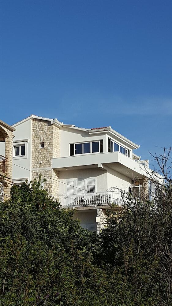 Apartments Ruzarija