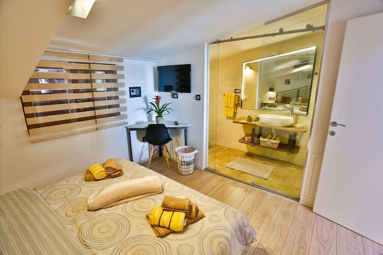 Apartments Kui?