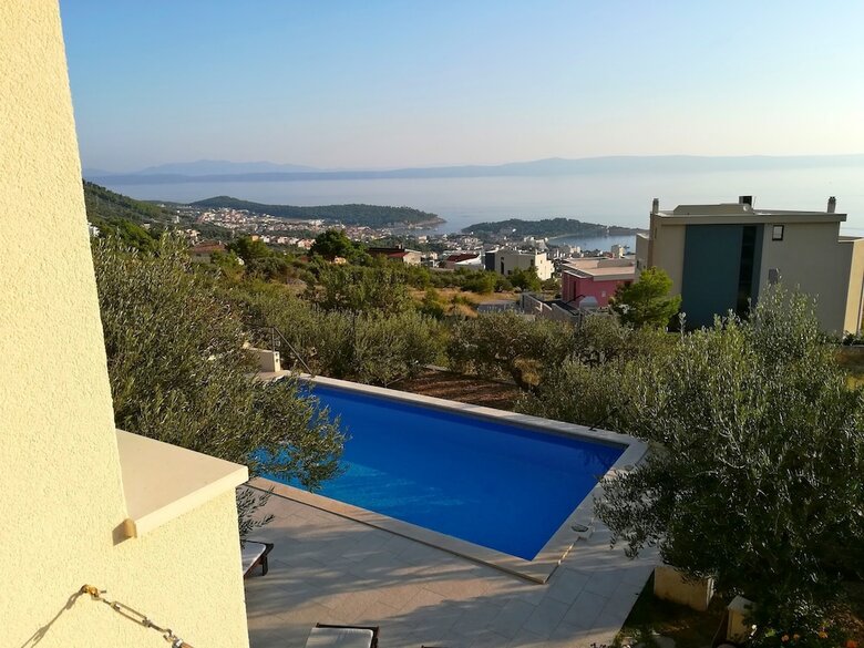 Apartamentos House Arija