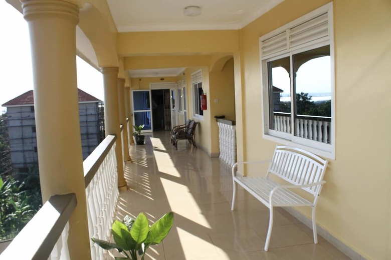 Hotel Karibu Bb Suites