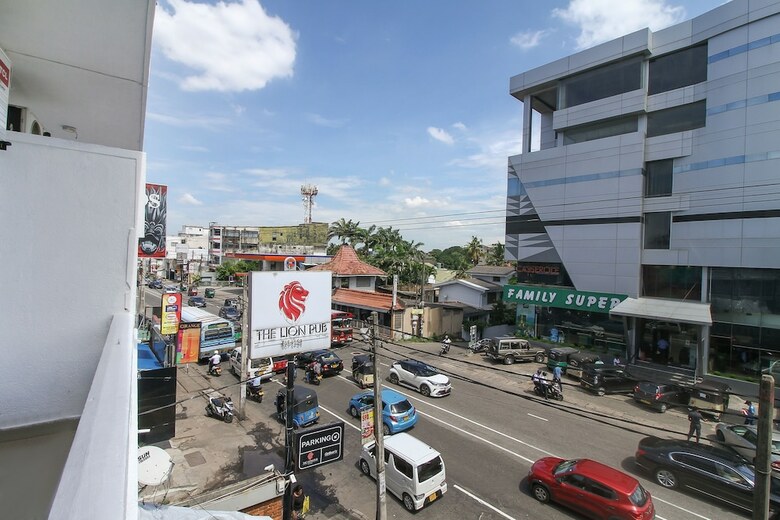 Oyo 233 The Lion Pub & Hotel